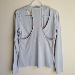 ATHLETA women sport/yoga long sleeve top. grey.  M